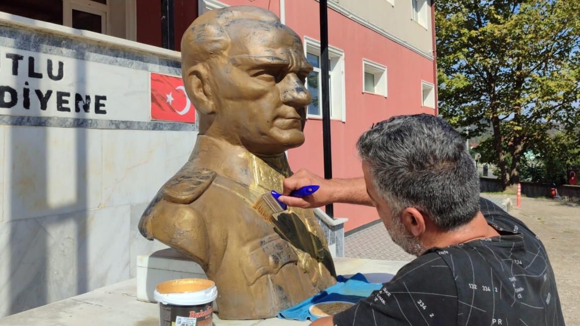 Atatürk Büstümüzü Yeniliyoruz